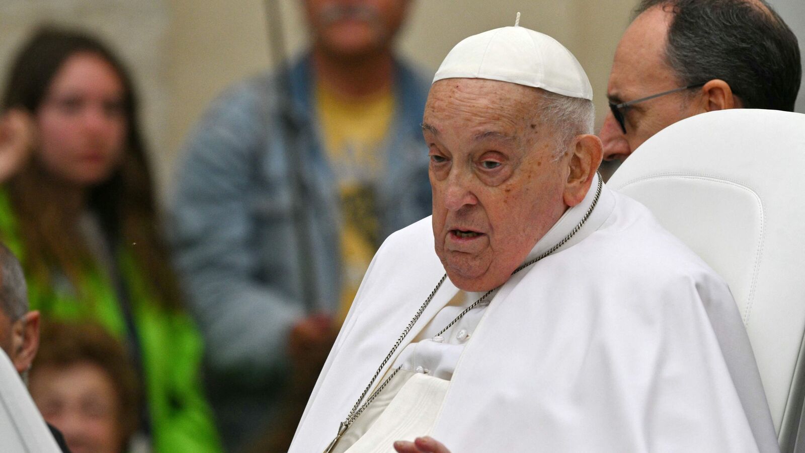 “Happy Easter!”: Pope Francis wishes crowds; Nice people with Popemobile Tour | In photos | Today news