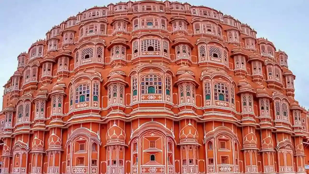 Why is the entry not given from the front in Hawa Mahal with 5 floors? You will be shocked in the video
