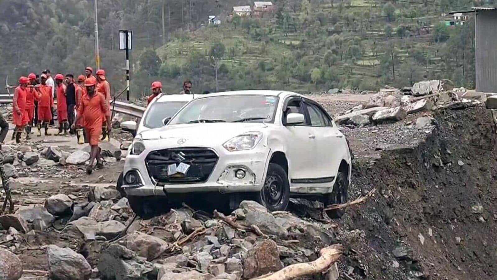 J&K’s Ramban roles under flash floods: 3 dead, Market Way Weged, landslide matches, NH 44 Closed | Top updates | Today news