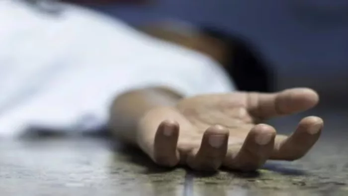 Chhattisgarh: The security personnel of the congress MLA shot themselves from AK -47, Family Dispute is feared -the MLA security guard of the congress shoots itself with AK 47 in Chhattisgarh Bhatapara.