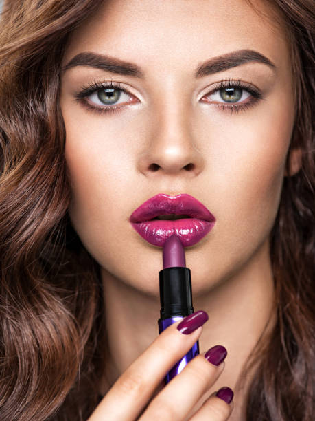 Do not make these mistakes while applying lipstick