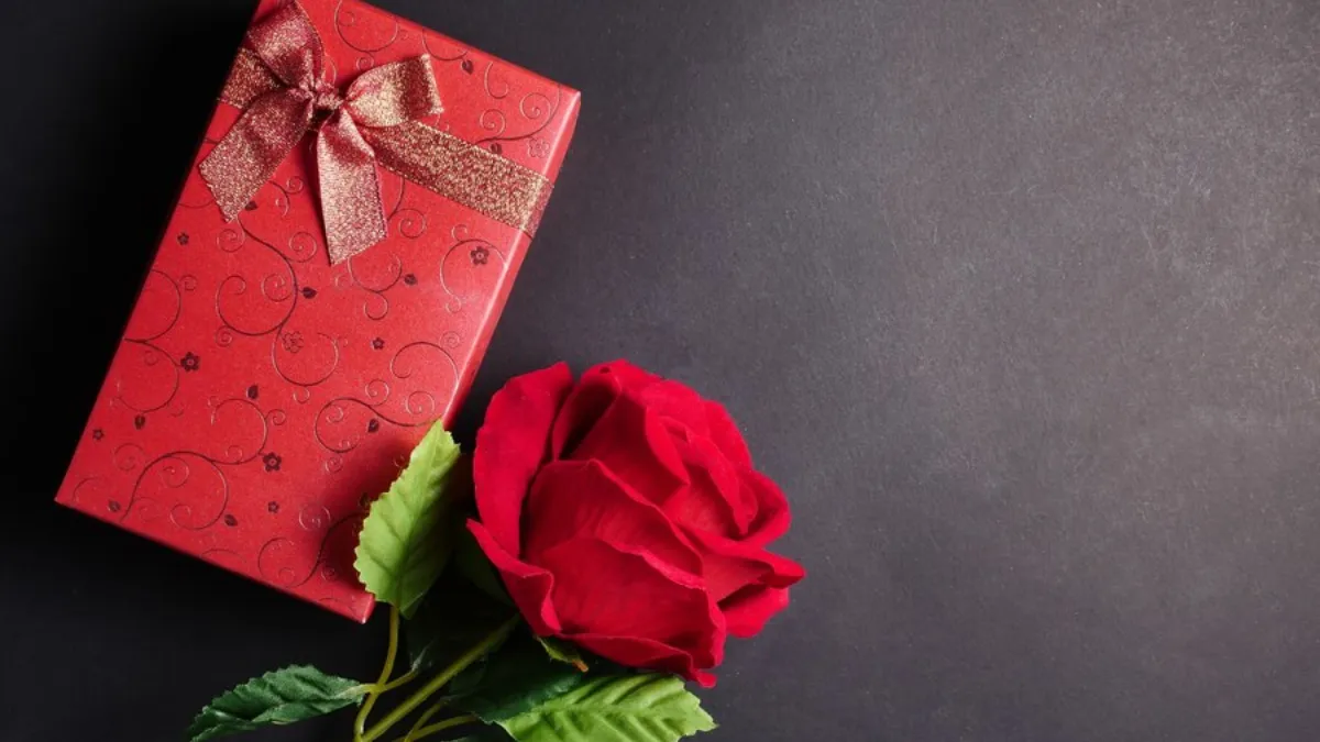 Valentine’s Day 2025: Gift Ideas for Rose Day