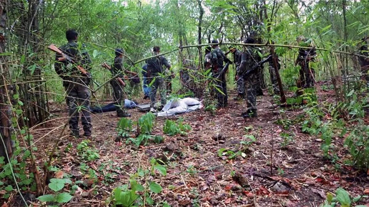 Five each one imposed by Naxalites in Bijapur has turned off a major accident