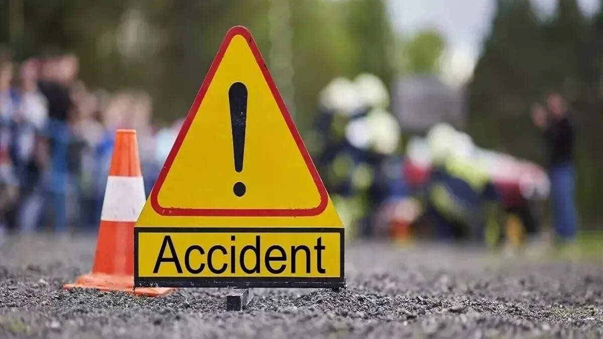 Four people died after a car with a car stationery in Fatehpur bots