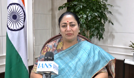 Cm Reca Gupta of Delhi told Bengal ’embarrassment’, questions about the role of Mamta Banerjee