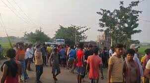 Youths injured due to 11 thousand kv power current, see live dreadful scene in footage