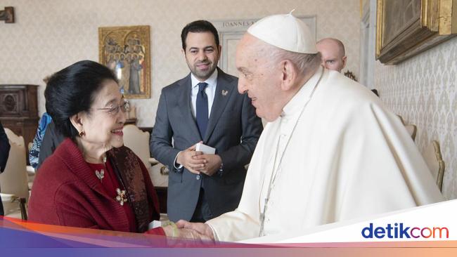 Megawati conveyed a deep sadness for the death of Pope Francis