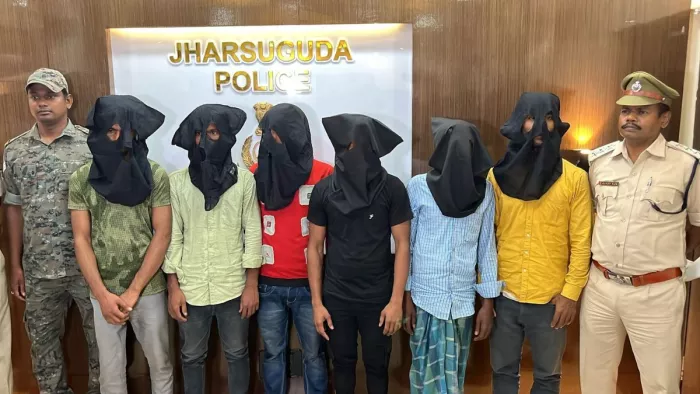 8 Insurgents, including 2 accused in the murder case of Murshidabad riots, Murshidabad riots linked to Jharsuguda 8 -rigids, including 2 accused 2 accused were arrested in the murder case of the father son -Murshidabad riots linked to Jharsuguda