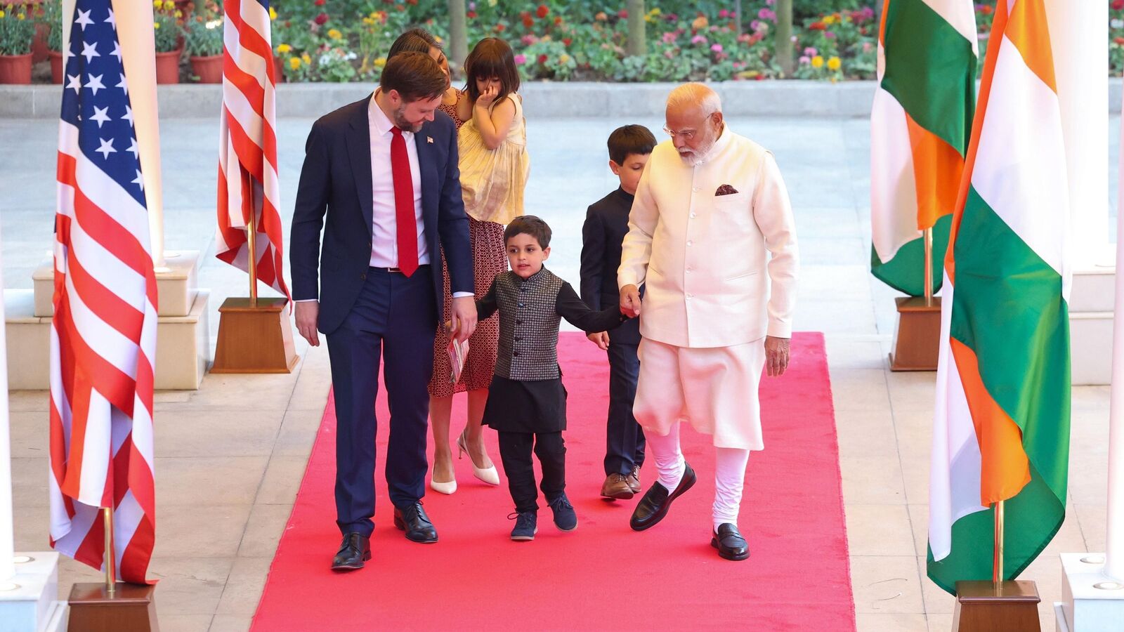 JD Vvance’s son Vivek saw with his favorite book while meeting the Premier Modi? Here’s what the 5-year-old reads | Today news