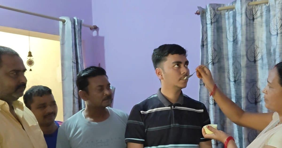 Jee Success Story: The driver’s son did wonders, Jee’s topper defeated poverty