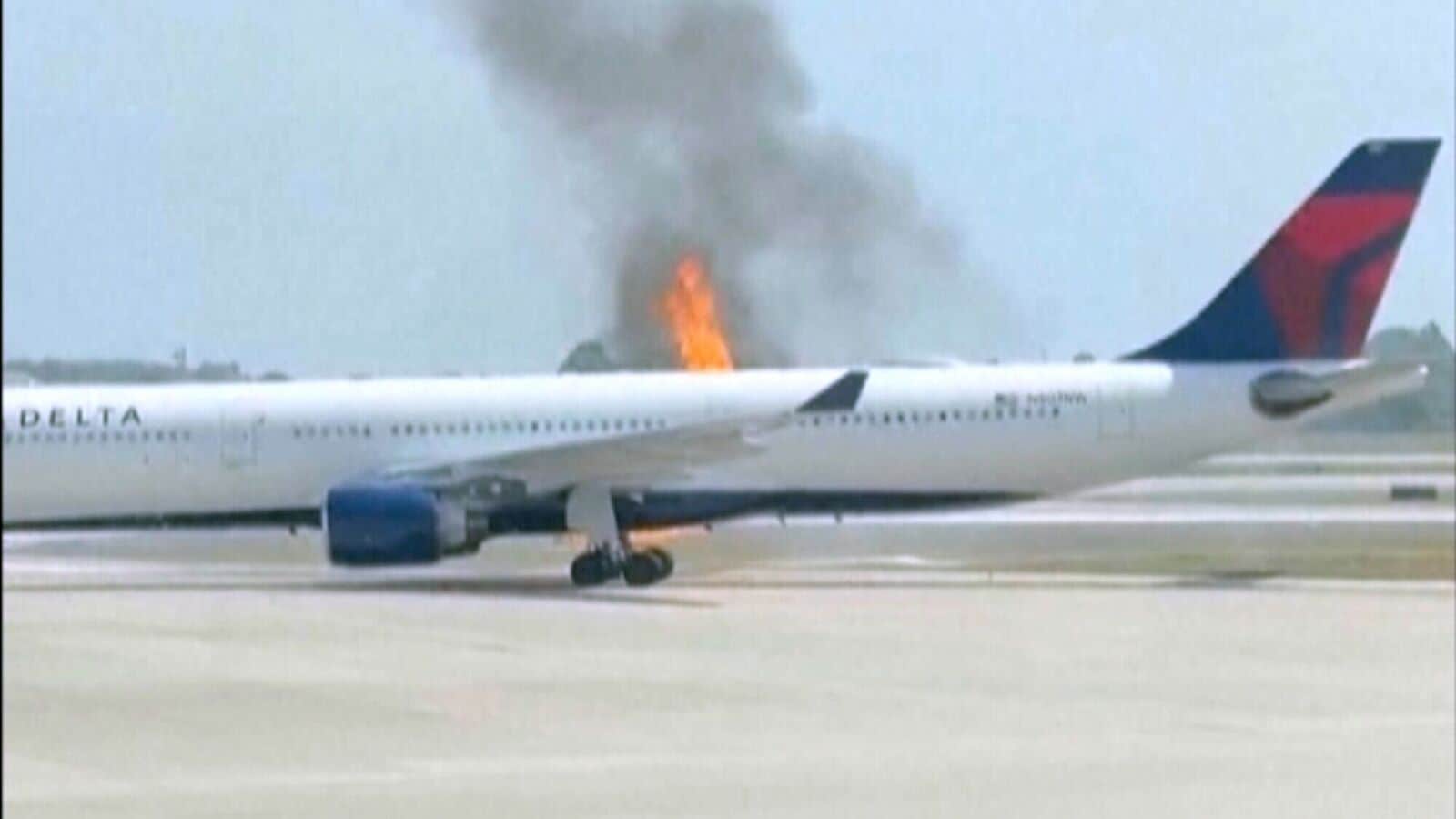 Delta Air Lines Flight was evacuated to engine fire at Orlando International Airport, Florida | Watch | Today news