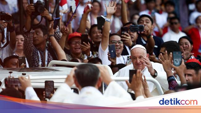 Cardinal Suharyo Kenang Pope Francis’s visit to RI: he was very happy