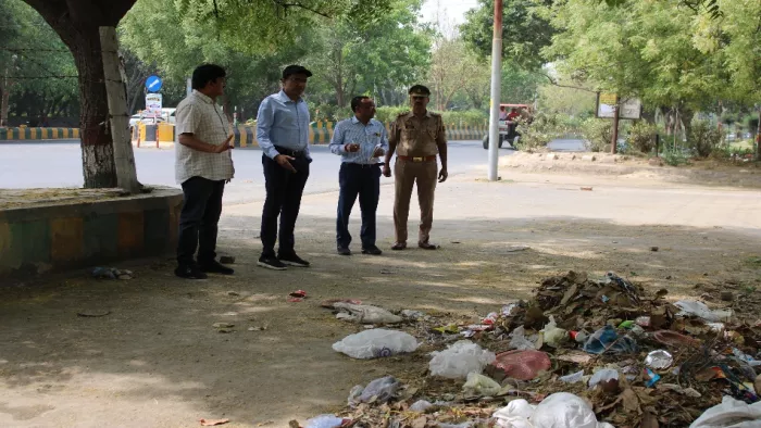 Supervisor and Inspector who was suspended in Noida was fined two agencies with six lakhs – supervisor and inspector suspended for the devastation of sanitation system, two agencies Finade Rs 6 Lakh