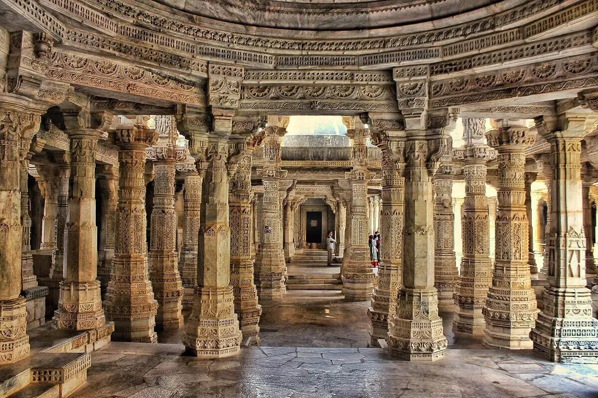There is that temple in Ranakpur, Rajasthan, who are foreigners surprised to see! There is no deal in 1444 pillars, its secret in video