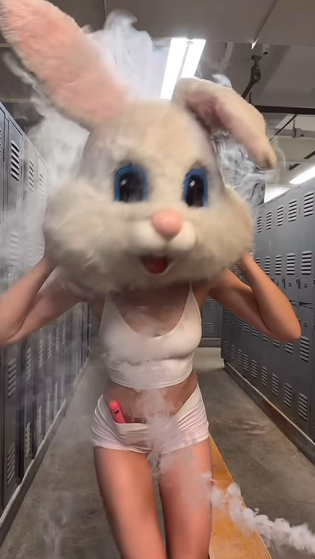 FUNNY BUNNY! HAPPY HOLIDAYS FROM YOUR 420 MASCOT @gabby.windey AND EDIE PARKER… – ryan