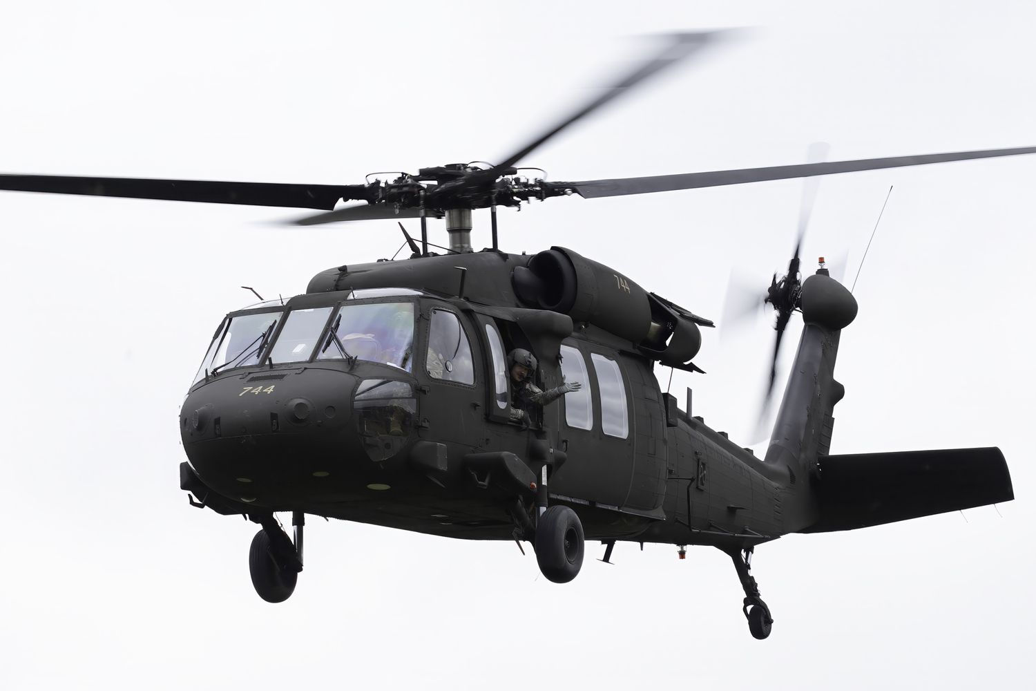 A Green Laser Was Pointed at an Army Black Hawk Helicopter. Now the FAA Is Investigating – ryan
