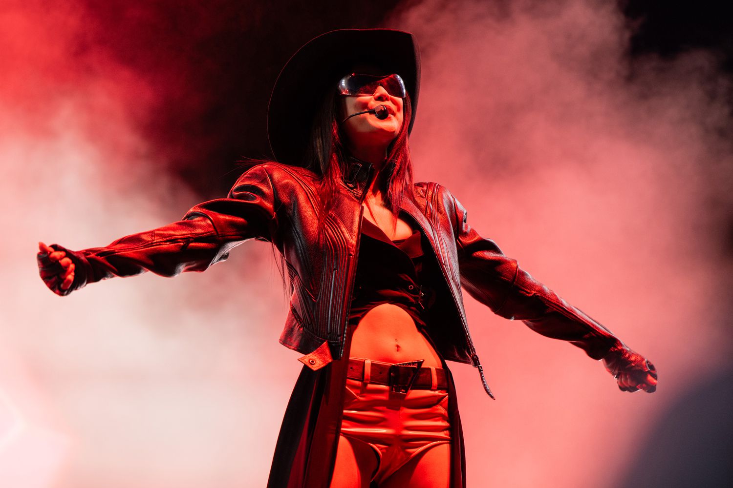 Blackpink’s Jennie Deftly Handles Wardrobe Malfunction During Coachella Performance – ryan
