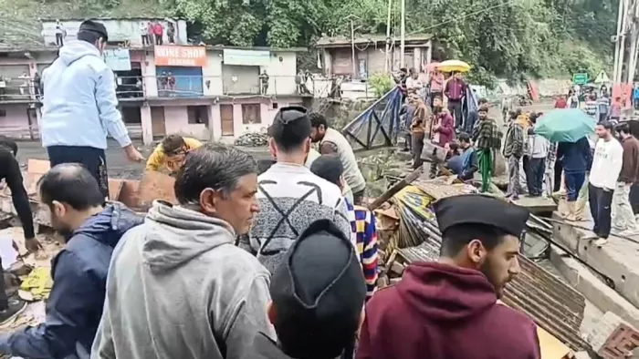 Ramban disaster: service of RSS in Ramban, volunteers who wipe tears of disaster victims; Help hundreds of families -Ramban Disaster RSS service in Ramban volunteers who wipe off the tears of disaster victims that help hundreds of families