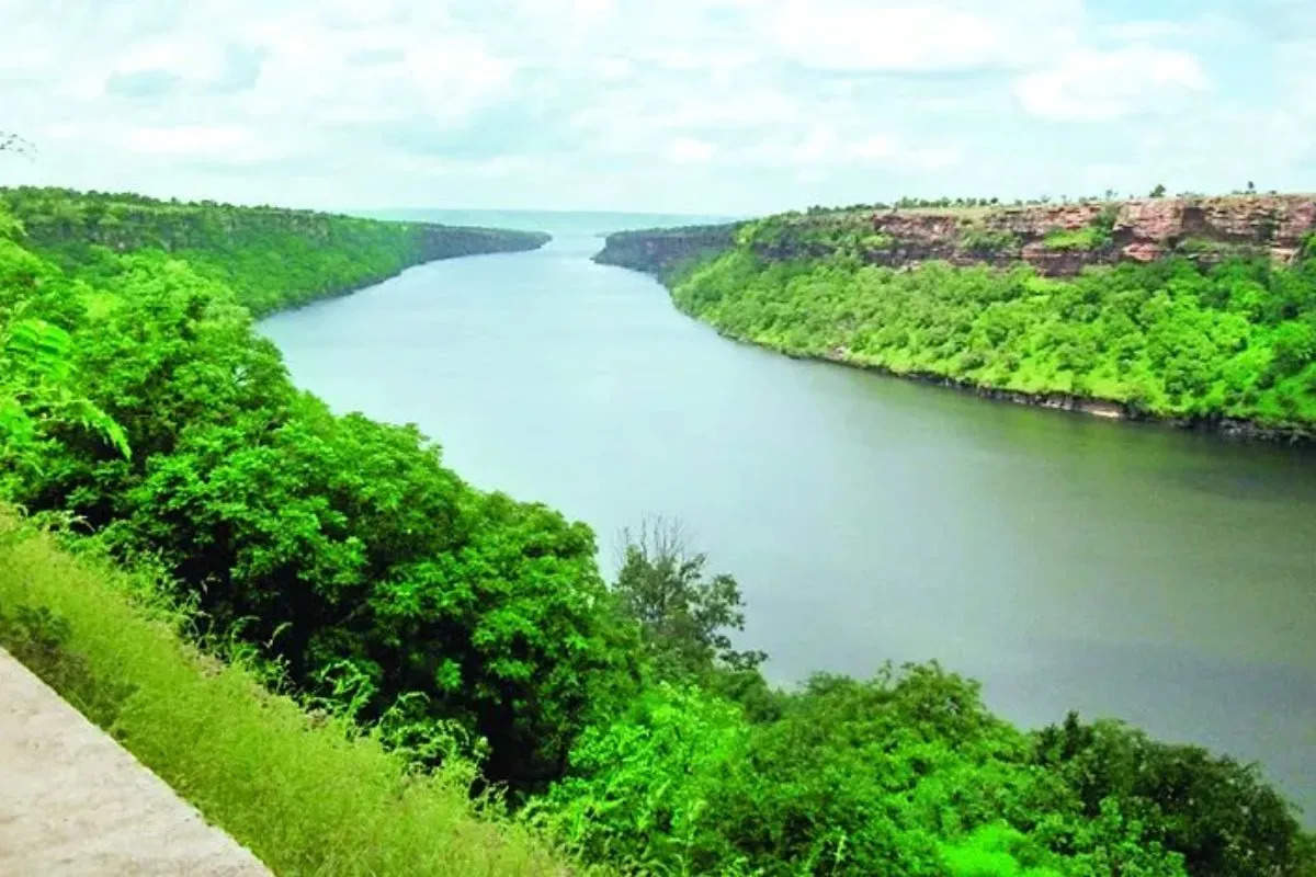 Even today, why is the water of Chambal River not used in any favorable work or worship, but Mahabharata carpet in the video will be blown away