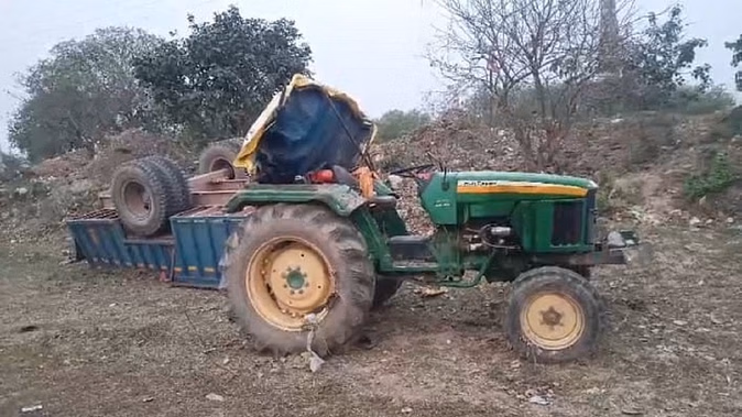 Tractor power overturned on the road, injured three people