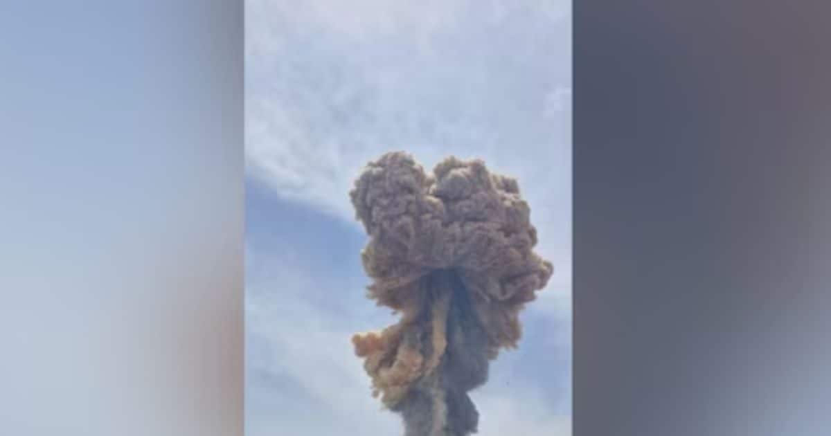 Iran stabbed due to explosion, big attack on Rajai Port, 700 injured, 5 dead