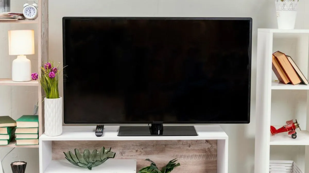 Best 55 inches TV models versus 32 inches: What’s the right one for you? (2025)