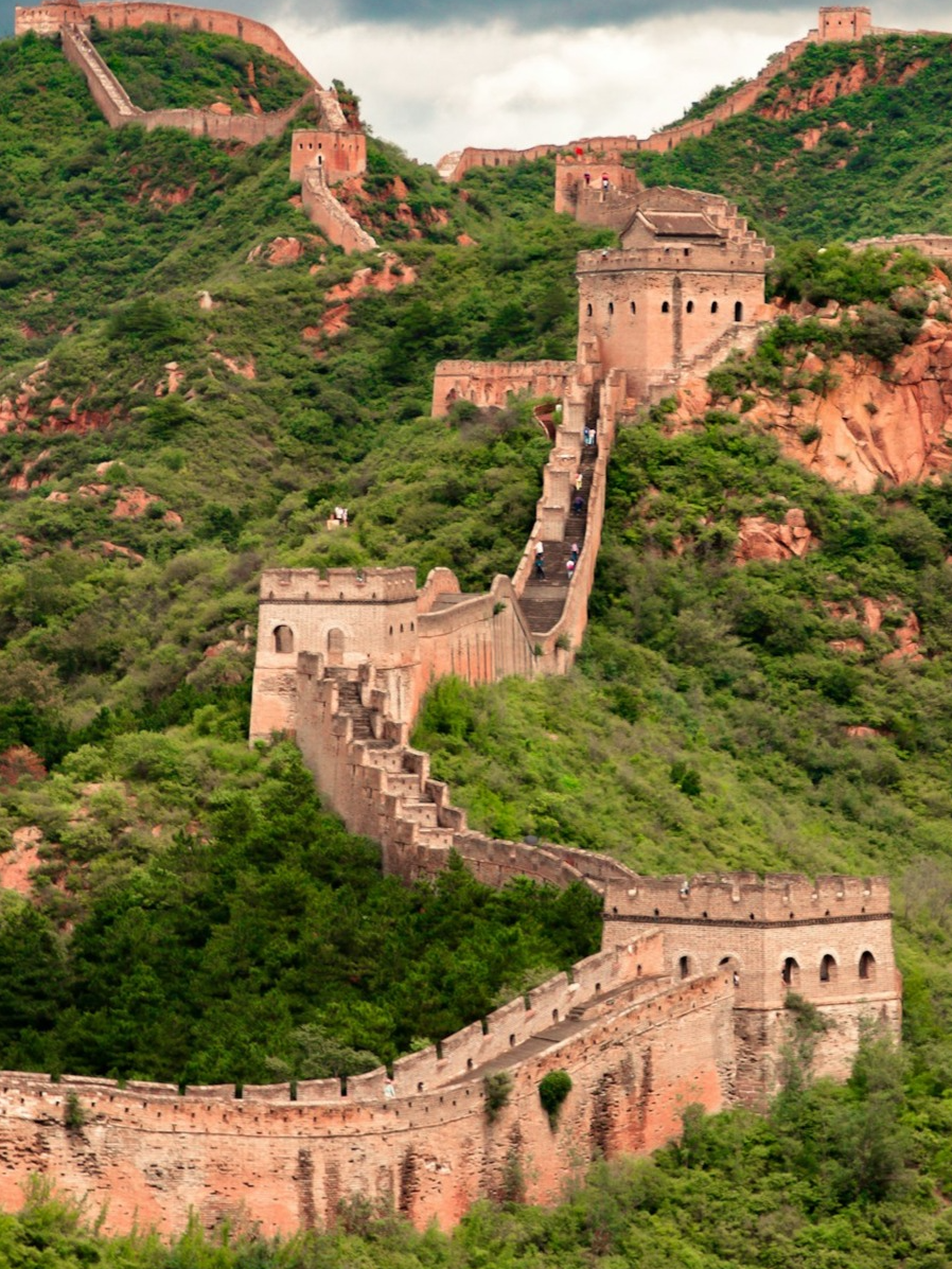 China’s wall really visible from space?