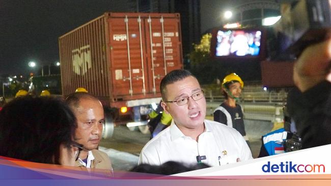 Kenneth DPRD DKI suggests that trucks can only pass by at night not to get stuck