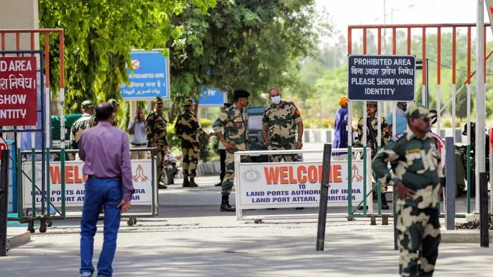 PAHALGAM ATTACK: Now in the Indian man Attari, Pakistani women in Wagah; So far, 574 Pakistani citizens have returned -Pahalgam attack so far 574 Pakistanians have returned via Attari border