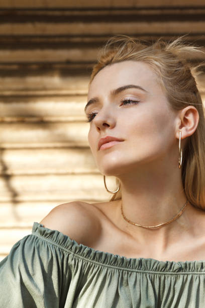 Get a bold look of 7 types of stylish earrings