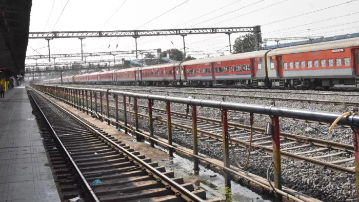 Railway Mega Block: Passion Silence at Gorakhpur Junction, trains parked on loop lines; Read the list of great canceled trains – Railway Mega Block Train Operations Stop by Gorakhpur Junction