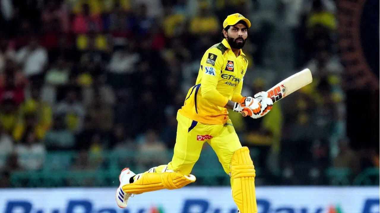 When the referee was caught in public, Ravindra Jadeja started knocking on the field and he had to do such work