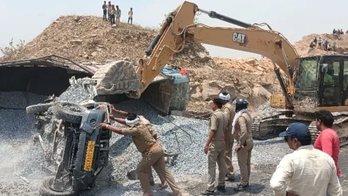 Mirzapur -Road Crash: A turnaround Ambulance in Mirzapur, four including nine -month -old pregnancy dead by four deaths -mirzapur accident ambulance confused 4 death, including pregnant woman
