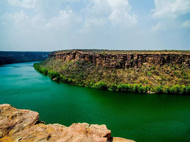 Chambal, the world’s most cursed river, knows in the 3 -minute video, why is it considered a bath in it?