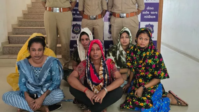 Action against illegal invaders in Gujarat, 6 women in Bangladesh caught from the spa; False Aadhaar -Card and Stembuster Identity Card Story -Action against Illegal illegal invaders Gujarat 6 Bangladesh Women’s spa fake aadhaar cards selected voter ID ca