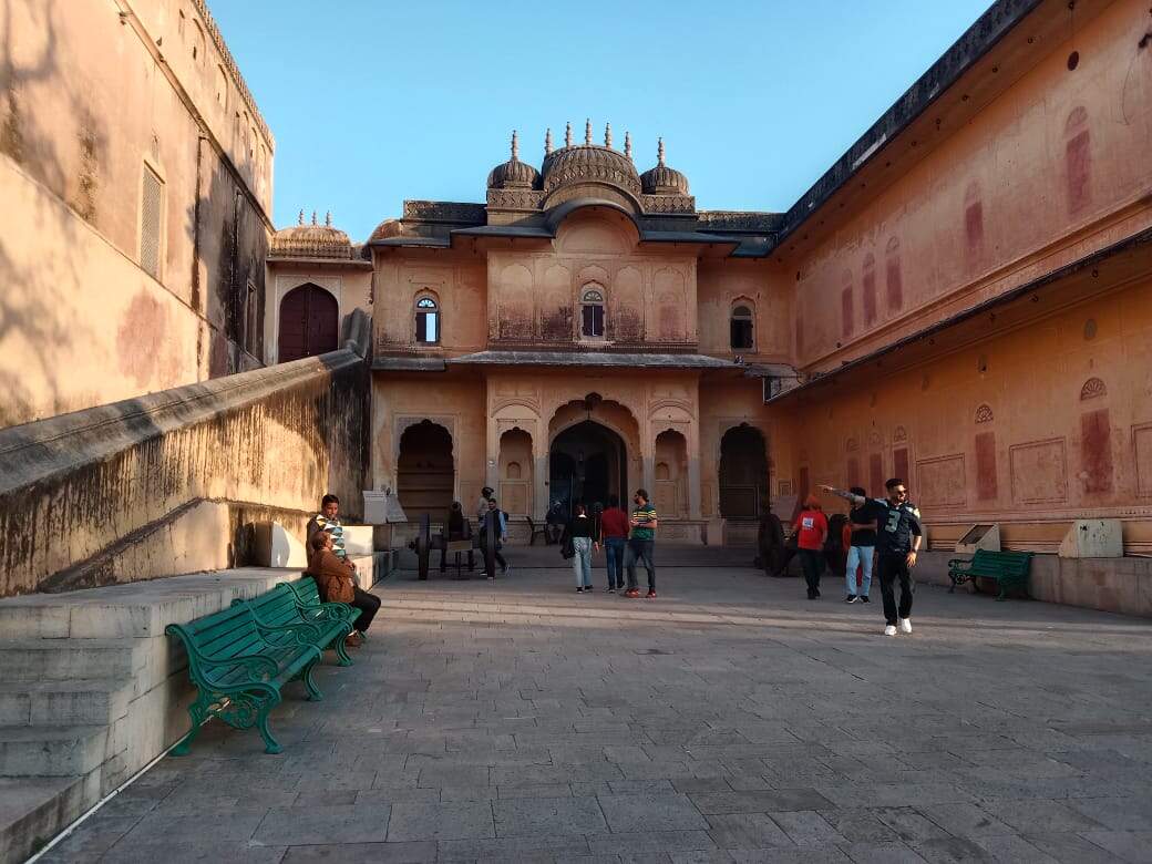 Whose screams are the horrible screams that the Nahargarh forts echo every night? After all, what is the terrible secret of centuries