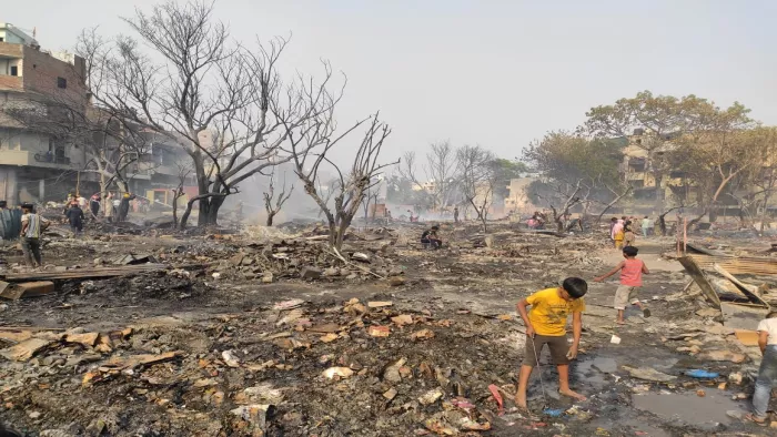 Fire fire in Krotbuurt in Rohini, traumatic death of two children; More than 200 slums burned