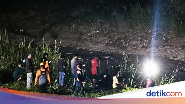 2 boys were washed away while playing at the Samin Sukoharjo River 1 person was found dead