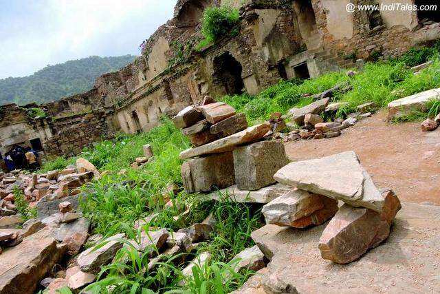 Mysterious destruction of Bhangarh! Know how the two rajputs were adopted by adopting Islam, the story is buried on the pages of history