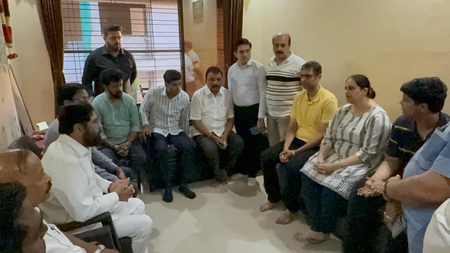 Maharashtra: Deputy CM Shinde reaches Dobivali, meet victims of the Pahalgam terror attack