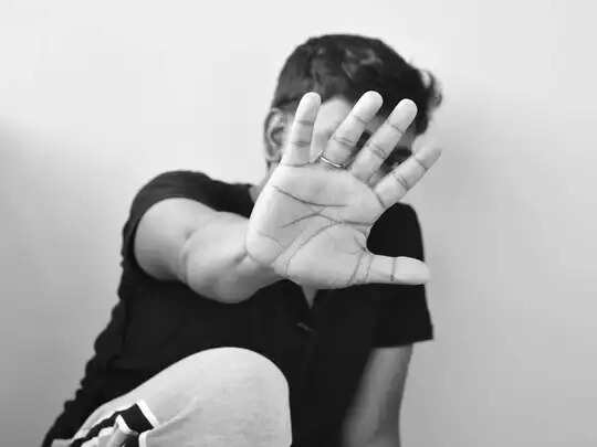 In the video, the five bad habits that stay forever boys know why no girl gives emotion
