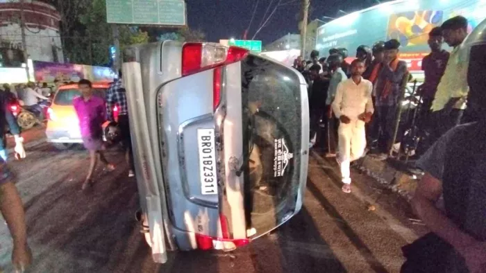 High -speed cars in Patna, 10 people collided from Rajvanshi Nagar to Voltas Mor; Driver beat – with a high speed car ruined in Patna hits 10 people from Rajvanshi Nagar to Voltas Mor