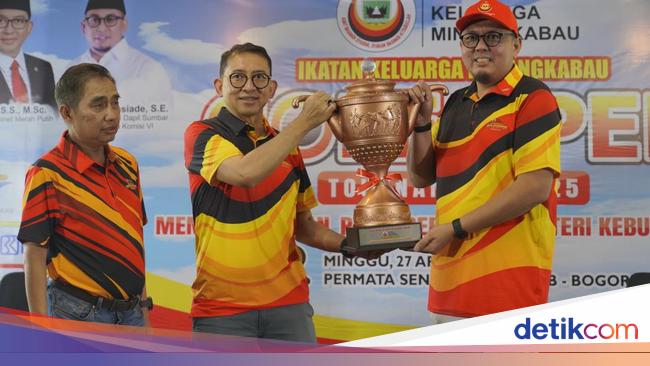 Fadli Zon handed over the menbud-rotating trophy, which encourages sports sports culture