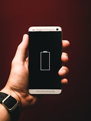 Why should the cellphone not be charged 100%?