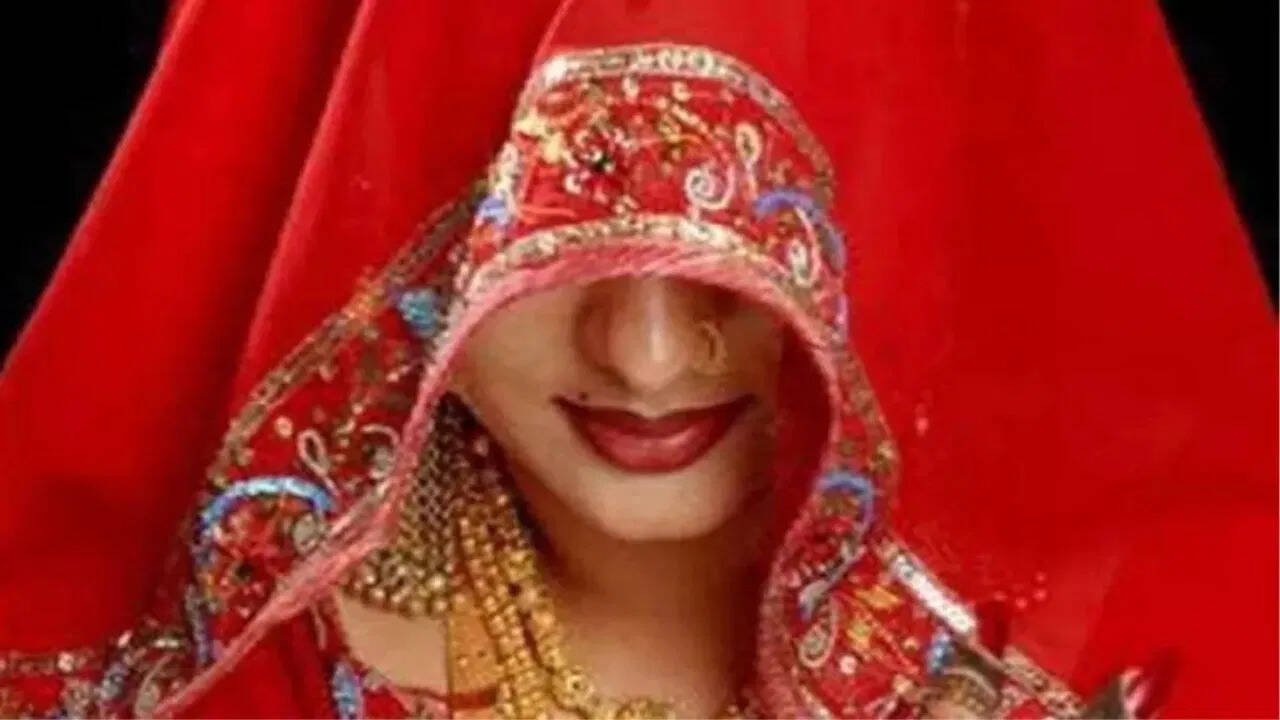 The bride ran away after eating Rasgulla from the groom’s hand, the truth came before the Father