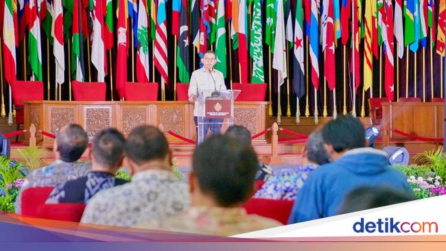 Menbud speaks of the preservation of cultural heritage as a liaison between generations