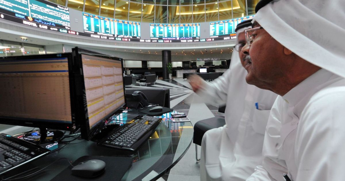 Bahrain is considering selling bonds to raise at least $ 1.5 billion