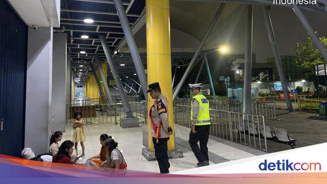 Families of Depok are abandoned