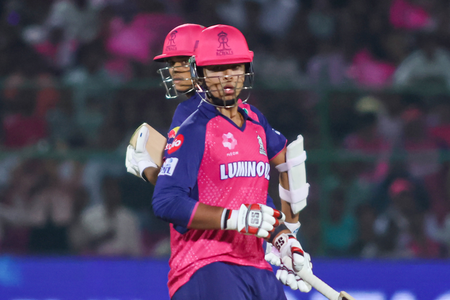 IPL: 14 -Year -old Vaibhav Suryavanshi scored a historic century of 35 balls, Rajasthan defeated Gujarat by eight wickets