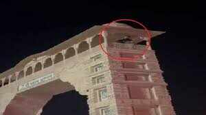 A young man got on alcohol on the Torandwar of Khatu Shyamji, to a high voltage drama from a crane brought